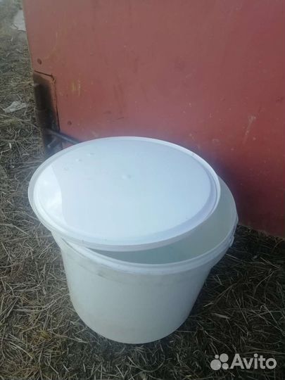 Ведро пластиковое с крышкой 5 литров