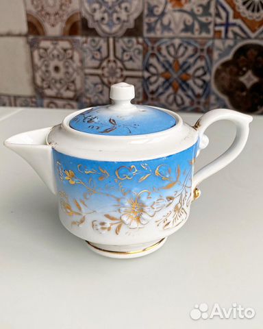 Молочник с крышкой, Кузнецов