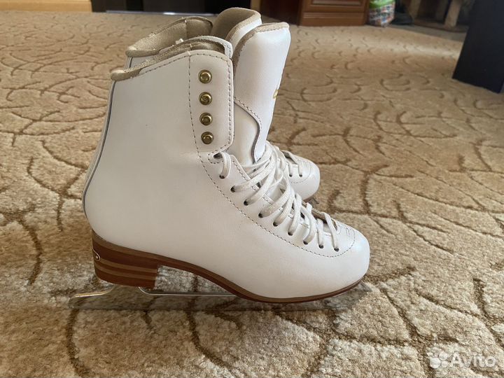 Фигурные коньки jackson