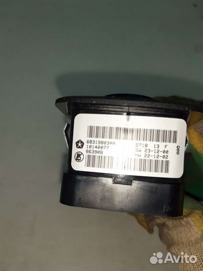 Кнопки стеклоподьемника Jeep Grand Cherokee WK2