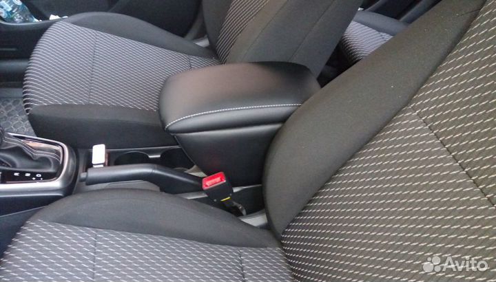 Подлокотник на Kia Rio 2017