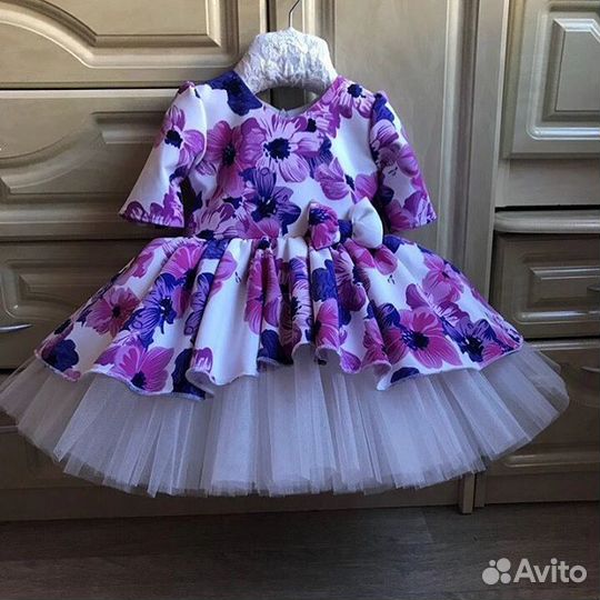 Нарядное платье для девочки с фиалками