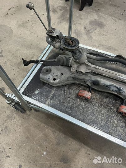 Подрамник в сборе с рулевой рейкой шкода рапид