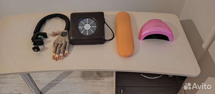 Маникюрный стол