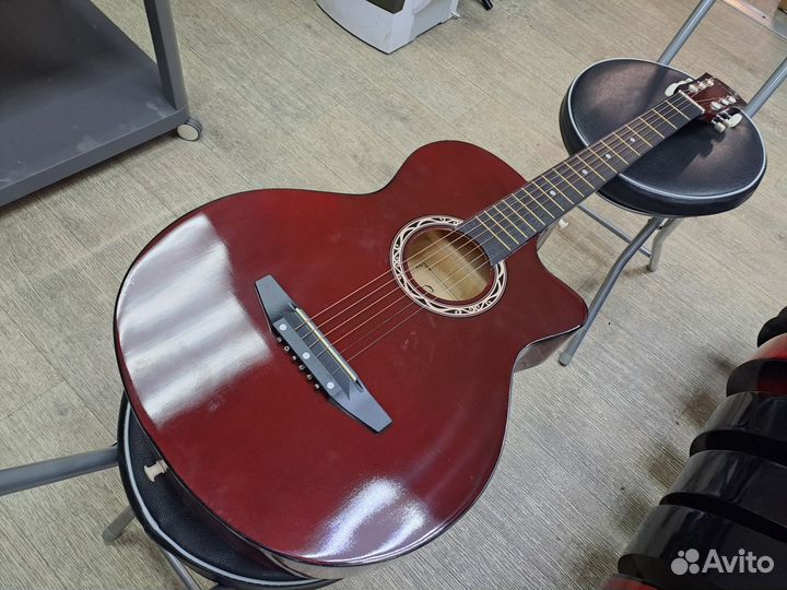 Гитара акустическая с металлическими струнами