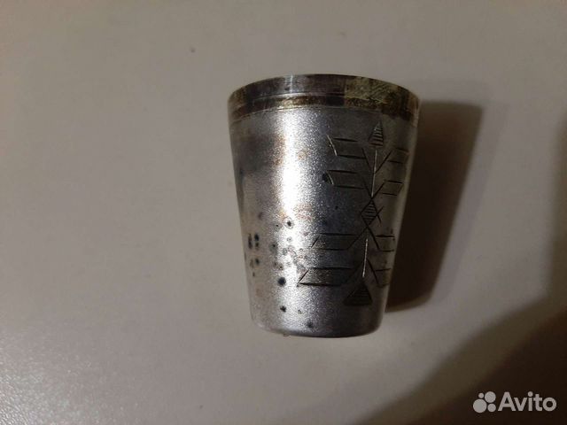 Мельхиоровые стопки на подносе