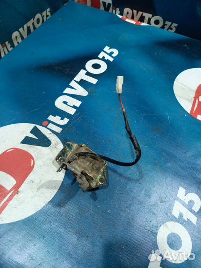 Замок двери багажника Toyota Corolla Spacio AE111