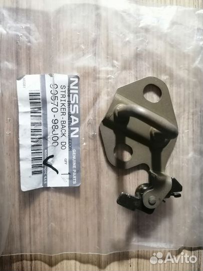 Петля замка багажника Nissan 90570-98J00