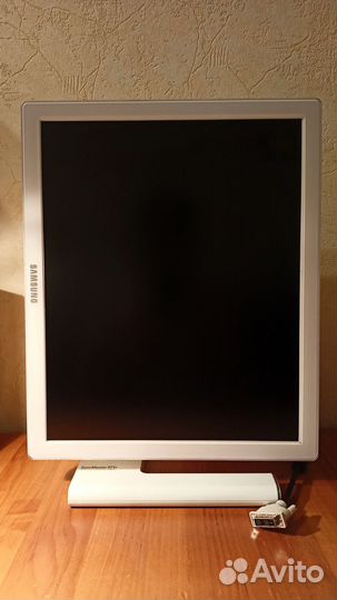 Монитор Samsung SyncMaster 971p 19