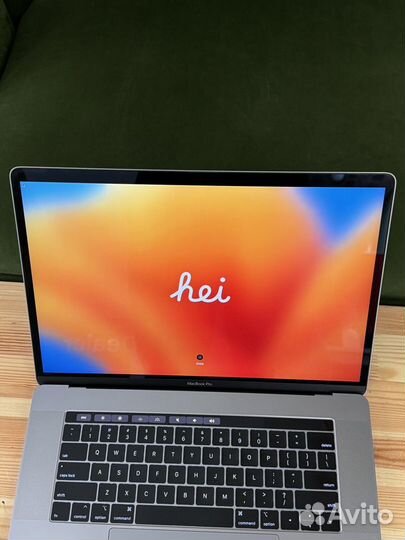 Топовый MacBook Pro 15 c True Tone, 16GB и 512GB