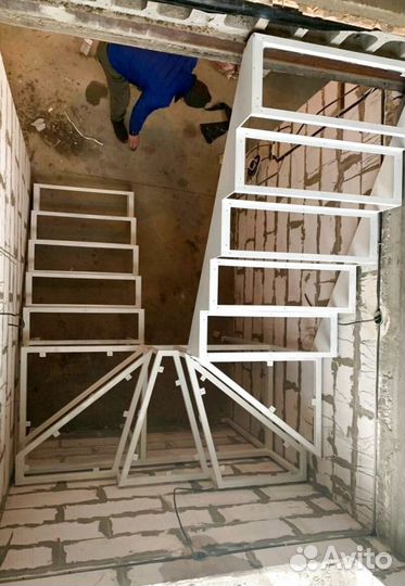 Лестничиный металлокаркас