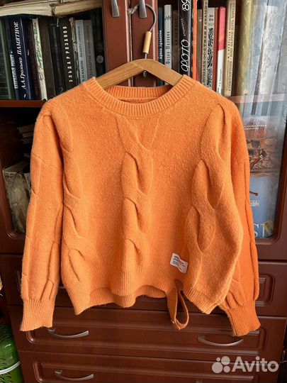 Свитер женский