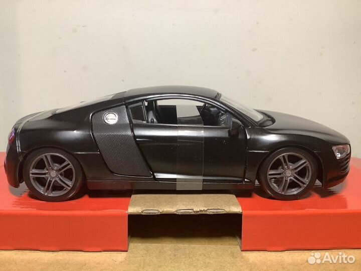 Модель автомобиля audi R8 1:24 Maisto