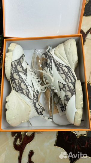 Отдаю обувь размер 37-38