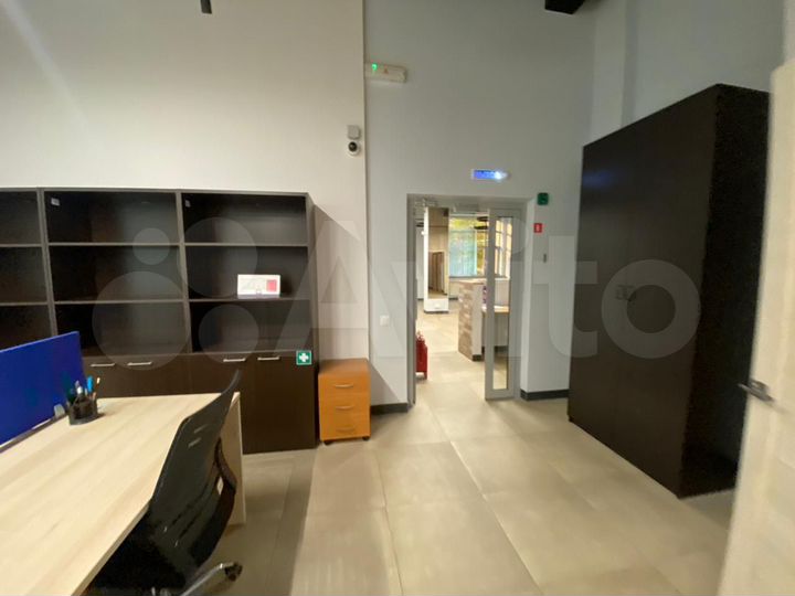 Продаю офисное помещение с арендатором 247.3 м²