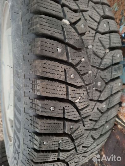 18565 r15 зимняя резина шипованная Бриджстоун