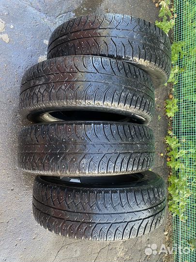 Bridgestone Ice Cruiser 7000S 215/65 R17