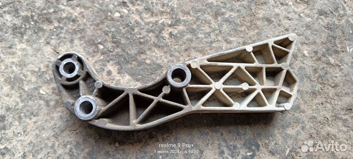 Кронштейн подушки кпп Гранта