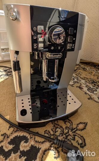 Кофемашина delonghi magnifica s