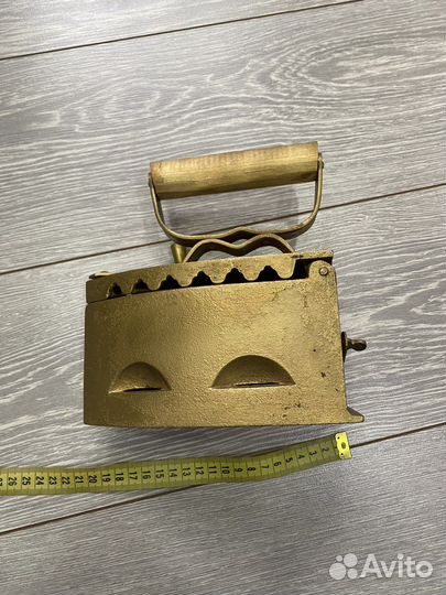 Старинный Утюг на углях