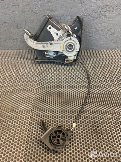 Педаль стояночного тормоза Mercedes-Benz Sl500