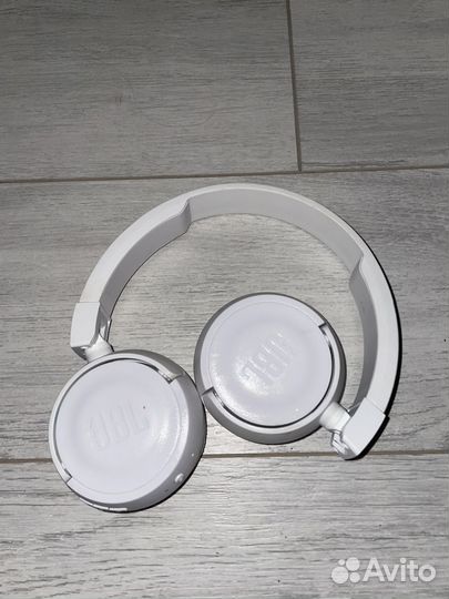 Беспроводные наушники jbl