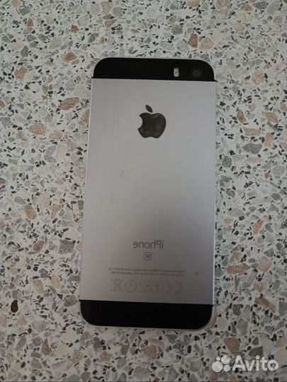 iPhone SE, 32 ГБ