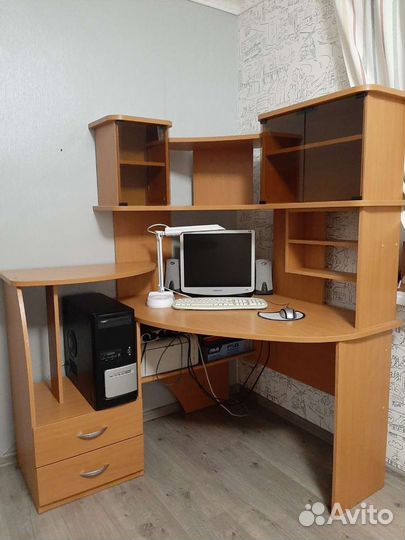 Компьютерный стол