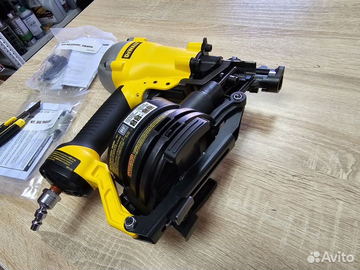 DW46RN Пневматический кровельный нейлер Dewalt