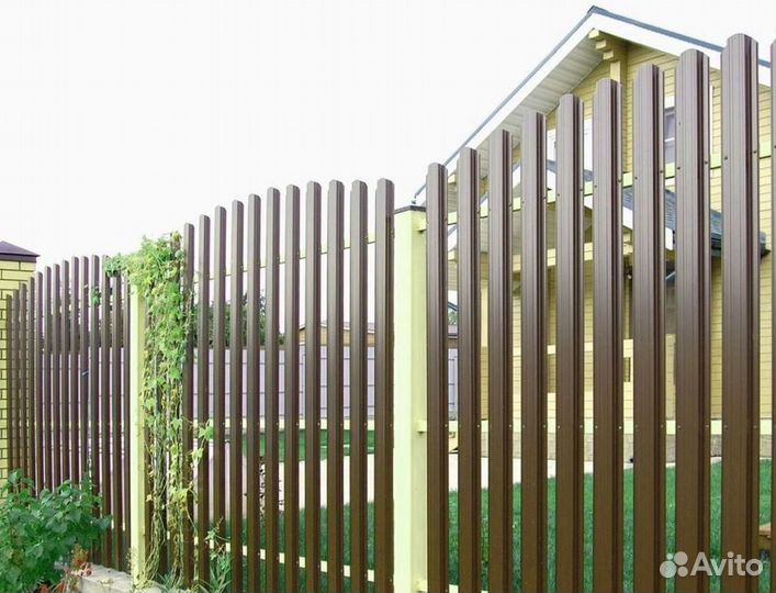 Заборы из евроштакетника со склада новые