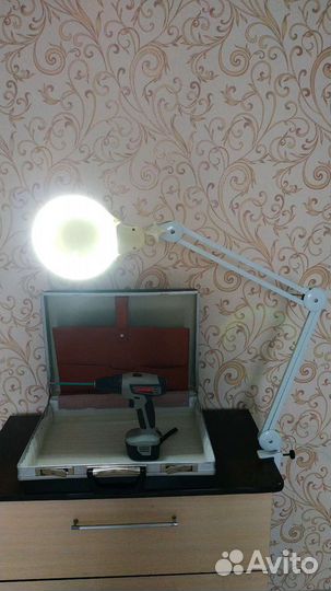 Продам лампу-лупу в кейсе