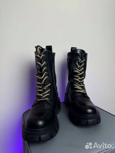 Черные ботинки под «мартинсы»