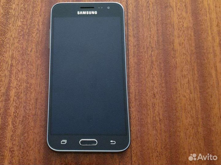 Телефон Samsung J3