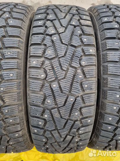 Pirelli Ice Zero 215/65 R16