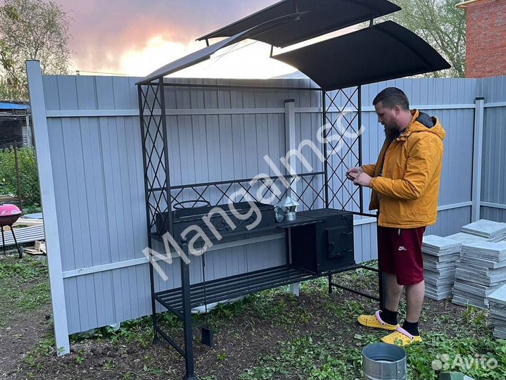 Мангал с крышей