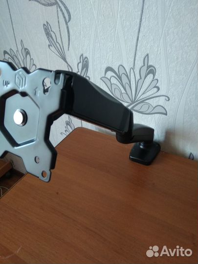 Кронштейн для монитора