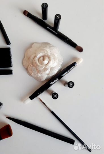 Кисти и все для бровей Chanel