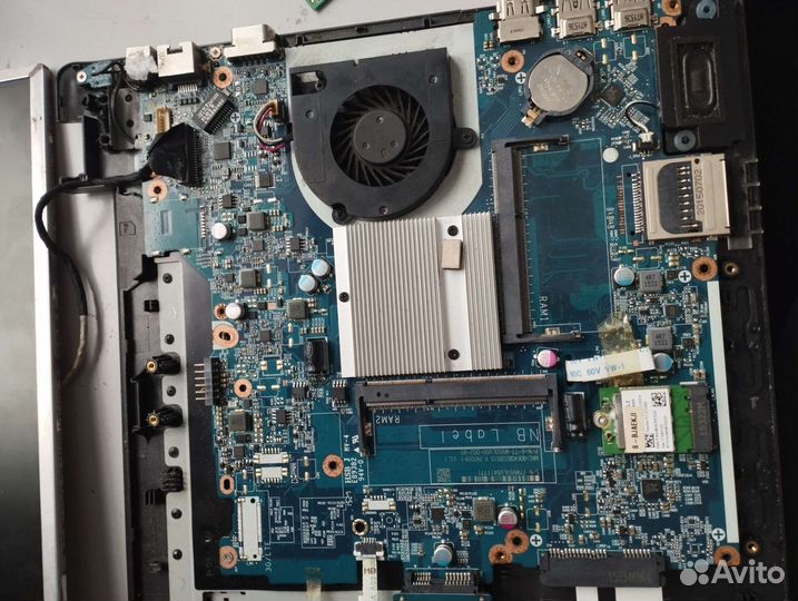 Мат плата dns w950 полурабочая. не раб 1 слот