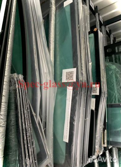 Стекло кабины hitachi ZX75-URT