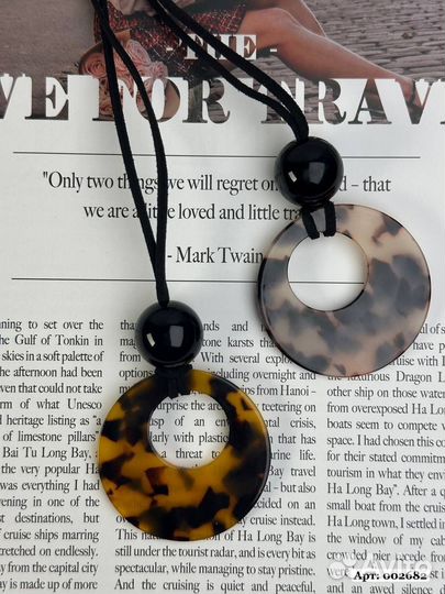 Кулон на шнурке