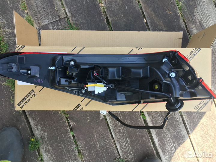 Фонарь задний на Toyota Camry XV70