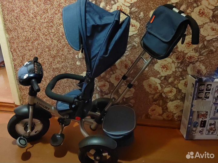 Велосипед трехколесный с ручкой luxury