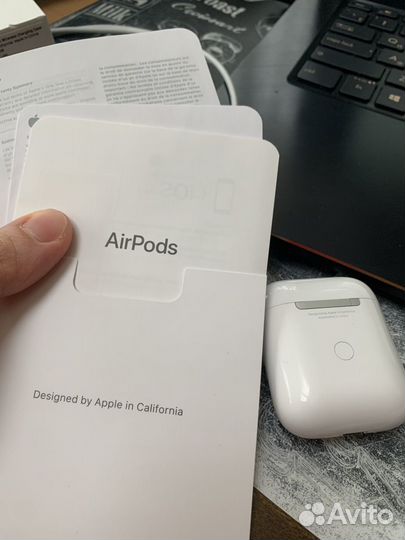 AirPods 2 с зарядных футляром (mrxj2ru/A) оригинал