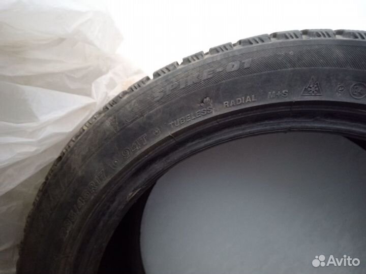 Bridgestone Blizzak Spike-01 235/45 R17 94