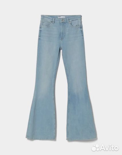 Джинсы клеш bershka