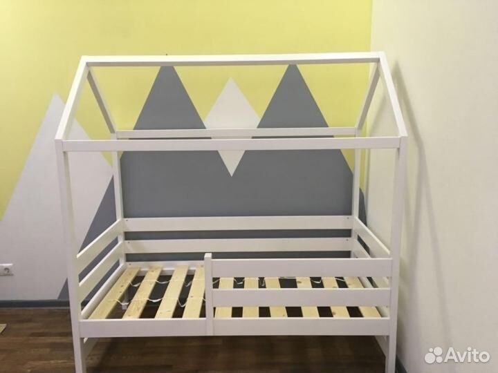 Кроватка домик из массива сосны