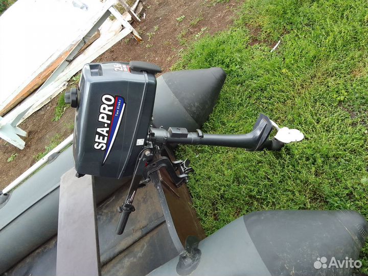 Лодка с мотором 2,6 лс