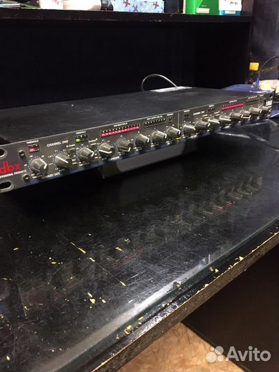 Динамический компрессор-лимитер DBX 1066