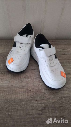 Кроссовки детские новые