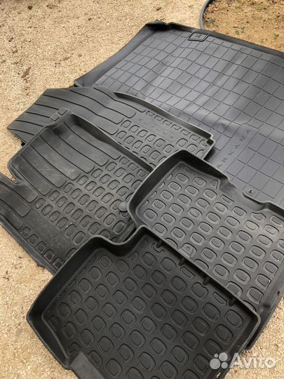 Автомобильные коврики резиновые